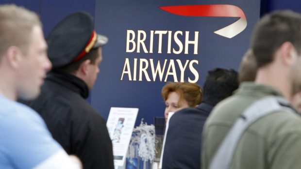 Un client a dat în judecată British Airways după ce a alunecat pe o pată de lichior la ghișeul de check-in. Ce daune cere