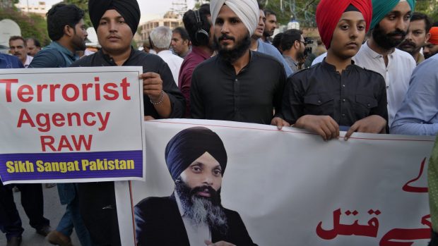 Trei indieni, suspecți în cazul uciderii unui lider separatist sikh, arestați de poliția canadiană. Crima a declanșat un scandal diplomatic între Ottawa și New Delhi