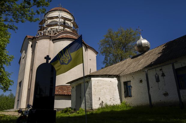 „Lupte au avut loc chiar aici”. O biserică de lângă Kiev a devenit simbol al rezistenței în fața trupelor ruse