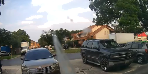 Un Mort şi Patru Răniţi Grav, Inclusiv Copii, într-un Atac Armat La San Antonio. Doi Suspecţi Au Tras 25 De Focuri