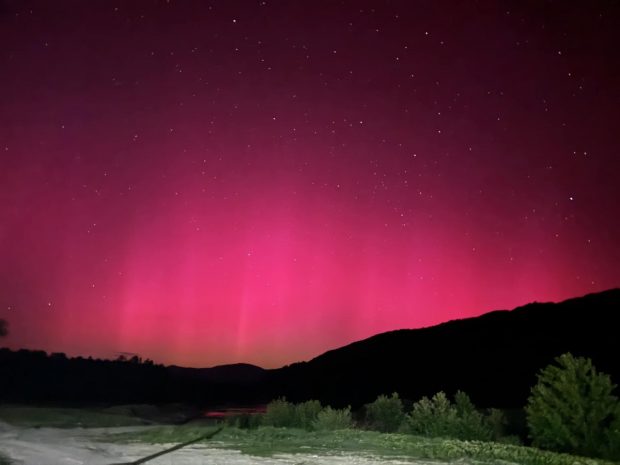 Aurora boreală a fost observată noaptea trecută din România „aşa cum nu s-a mai văzut de sute de ani”, spune astronomul Adrian Şonka