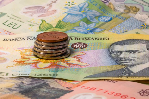 Creşteri salariale cu 10%, în două tranșe, pentru anumiți angajaţi din administraţie. Cine va beneficia de majorarea adoptată azi de Guvern