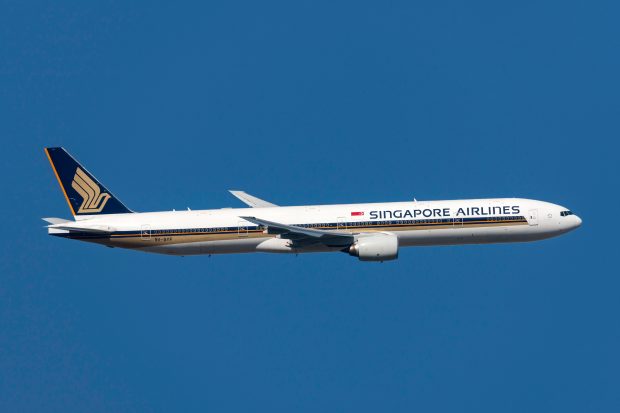Douăzeci de persoane din avionul Singapore Airlines, lovit de turbulenţe severe, la terapie intensivă: „Am fost aruncat în tavan”