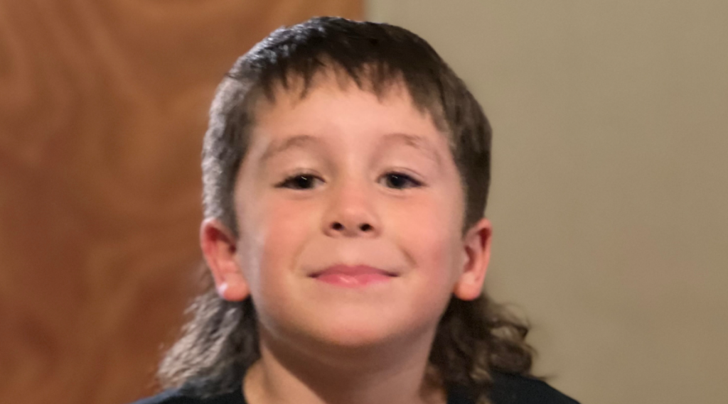 Un băiețel de 9 ani și-a salvat părinții, după ce mașina le-a fost luată pe sus de o tornadă, în Oklahoma: „Mamă, tată, vă implor să nu muriți!”