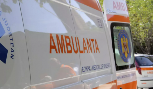 Trei copii au ajuns în comă alcoolică la spital după ce au băut o sticlă de rachiu furată de la părinți, la Gura Humorului