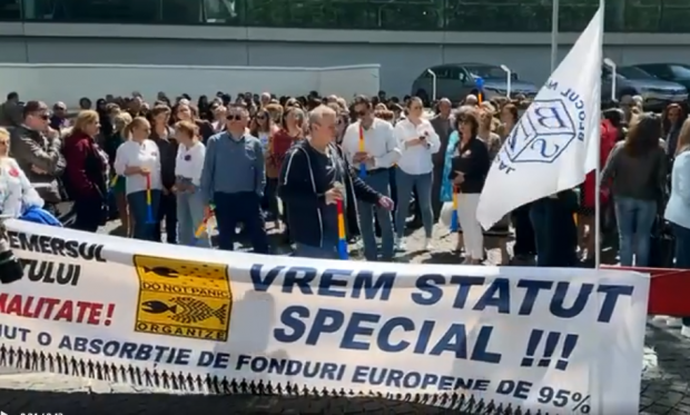 Angajații Guvernului au întrerupt lucrul timp de o oră, în semn de protest. Ce solicitări au