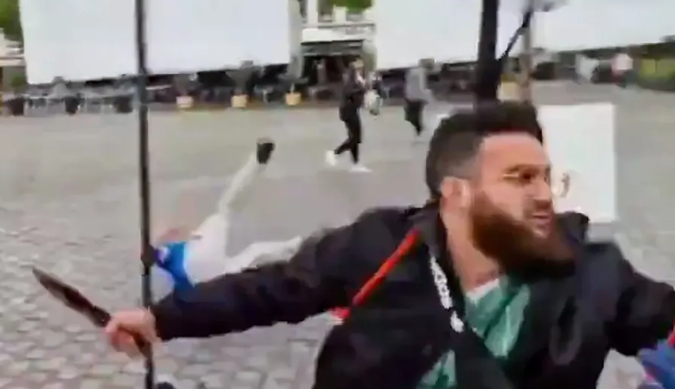 Trei răniți în Germania, într-un atac asupra unui activist antiislamist. Suspectul, împușcat de poliție