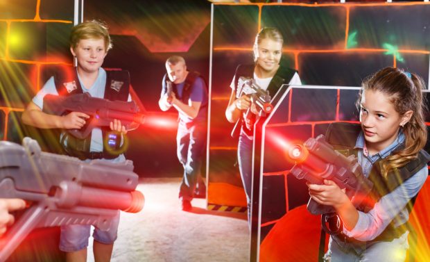 Ce este Laser Tag şi cum se joacă