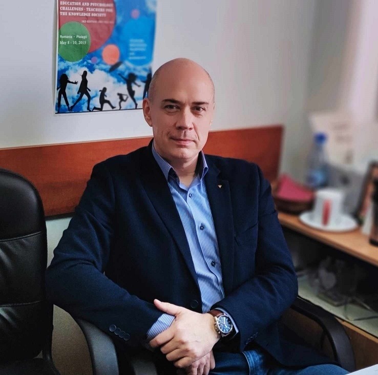INTERVIU | Profesorul universitar Cristian Vasile, specializat în analiză comportamentală: „Studii recente demonstrează că alegătorii preferă politicienii care le seamănă fizic” 1 cristian vasille psiholog