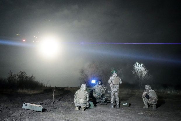 Război în Ucraina, ziua 806 | Rusia a lansat un nou val de drone asupra Odesei, în timp ce Ucraina a atacat infrastructuri de petrol din Rusia. Zelenski l-a demis pe șeful pazei sale