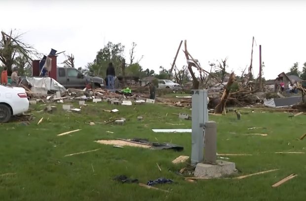 Orășel din SUA, distrus complet de o tornadă: case transformate în moloz și turbine eoliene dărâmate. Mai multe persoane au murit | VIDEO