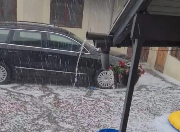 Vijelii și grindină în mai multe zone din țară, unde au fost alerte meteo. Cum va fi vremea în zilele următoare
