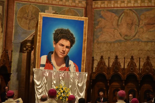 Primul sfânt din generaţia milenialilor. Papa Francisc a deschis calea canonizării lui Carlo Acutis, „influencerul lui Dumnezeu”