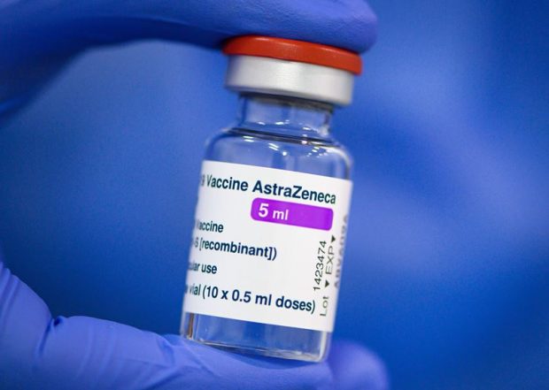 AstraZeneca a recunoscut, în premieră, că vaccinul său anti-Covid poate provoca tromboze rare