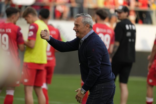 Într-un final de Superliga, un antrenor, Mircea Rednic, și o echipă, UTA, au ales să se facă de râs și să mimeze fotbalul!