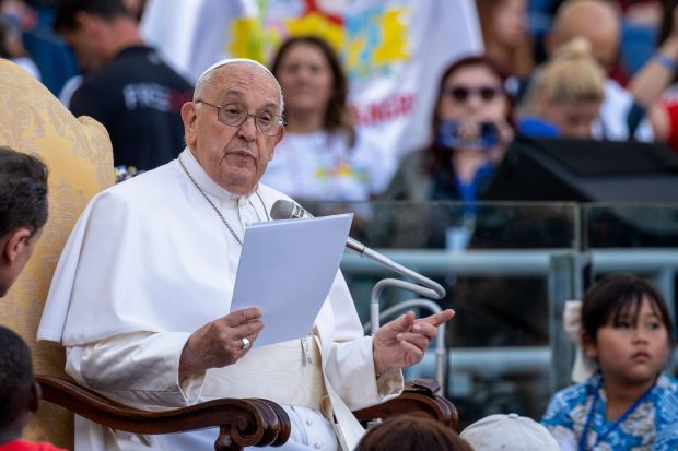 Papa Francisc a vorbit despre homosexuali folosind un termen insultător