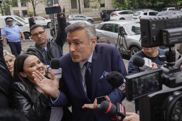 Florian Coldea, audiat de procurori într-un dosar de trafic de influență și spălare de bani. Jandarmeria a intervenit pentru limitarea accesului în sediul DNA