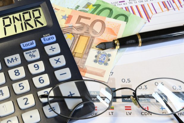 (P) Ce putea face Guvernul în loc să crească taxele pentru angajați și firme