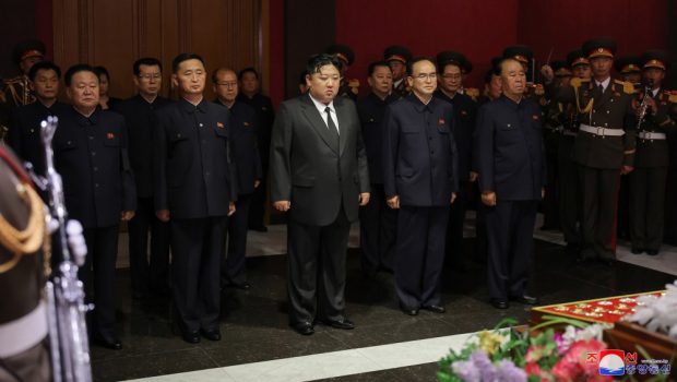 Kim Ki Nam, arhitectul cultului personalităţii din jurul dinastiei Kim, a murit. Liderul nord-coreean este în doliu