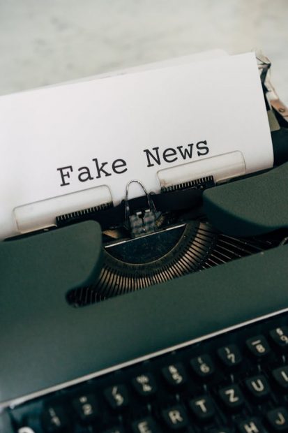 Știrile False – O Amenințare la Adresa Informării Corecte