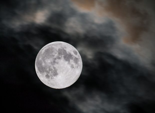 Luna plină din 23 mai în semnul Săgetătorului. Pune gaz pe foc, dacă nu luăm măsuri!