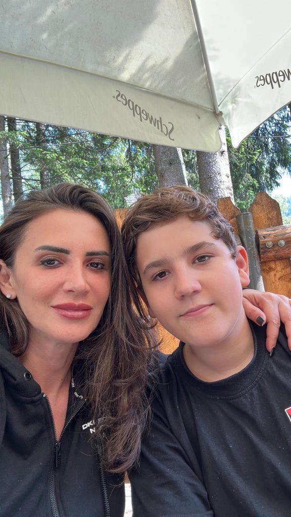 Mara Bănică a urmărit bona pe camerele de supraveghere din casă și a concediat-o imediat. Ce făcea femeia care avea grijă de copiii ei 3 mara banica copii 4