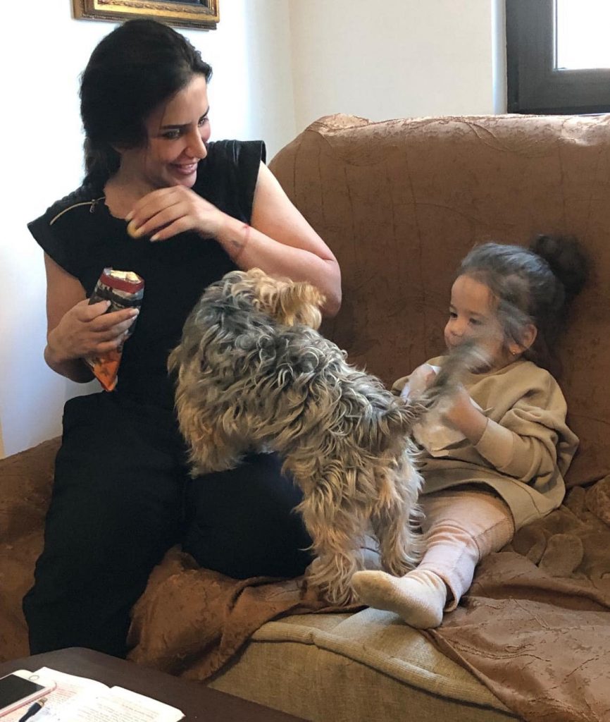 Mara Bănică a urmărit bona pe camerele de supraveghere din casă și a concediat-o imediat. Ce făcea femeia care avea grijă de copiii ei 4 mara banica copii 5
