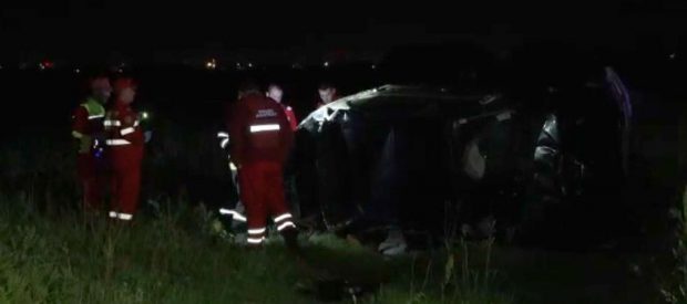 Adolescentă de 17 ani moartă într-un accident lângă Timișoara, după ce prietenul ei aflat la volan, care avea carnet de 3 zile și mașina cumpărată de o zi, s-a răsturnat