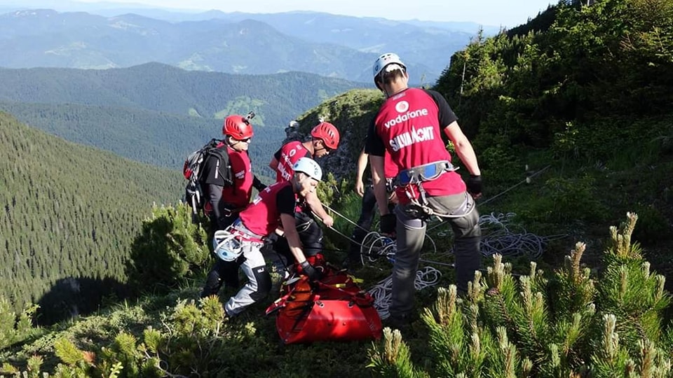 Misiune contracronometru pentru salvarea unei turiste cu hemoragie internă, în masivul Parâng