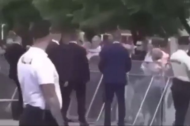 Momentul în care Robert Fico este împușcat: pe înregistrare se aud cinci focuri de armă | VIDEO