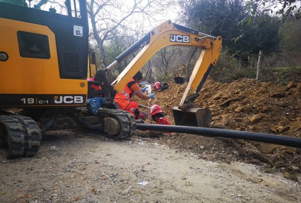 Bărbat din Argeș, mort după ce a fost surprins de un mal de pământ când lucra la canalizare