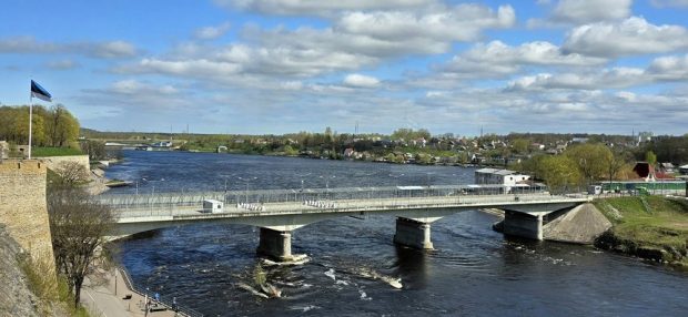 Estonia susține că Rusia i-a îndepărtat geamandurile de navigaţie de pe râul de frontieră Narva