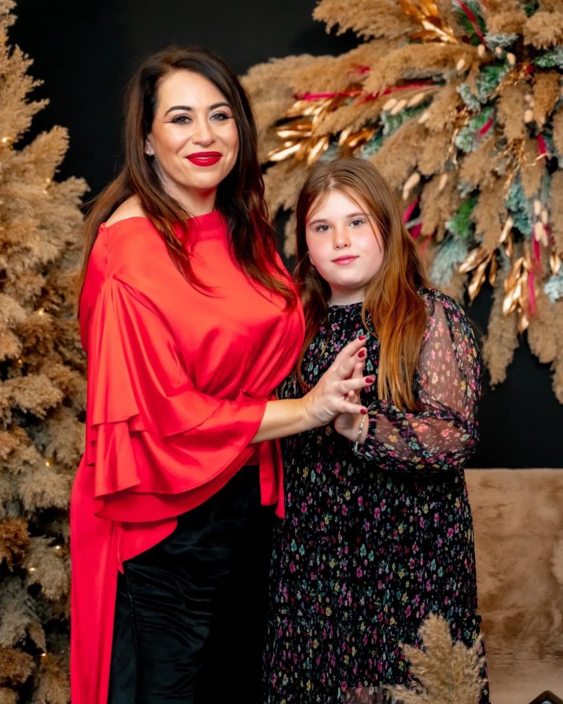 oana roman si fiica ei isabela 2