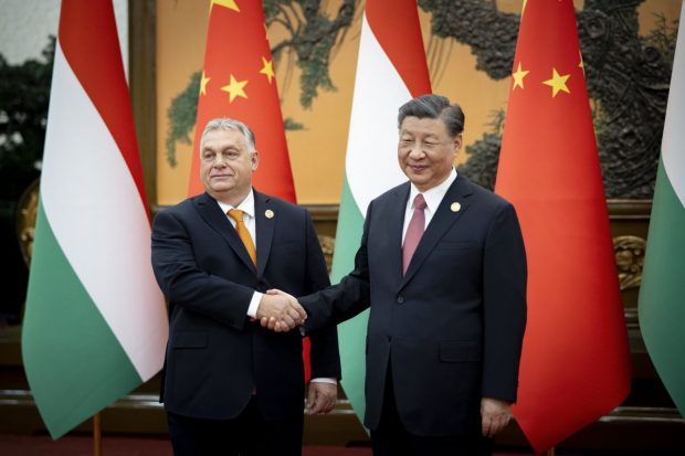 Xi Jinping se întâlnește cu Viktor Orban la Budapesta. Liderul ungar a vorbit cu Volodimir Zelenski înainte de întrevederea cu președintele Chinei