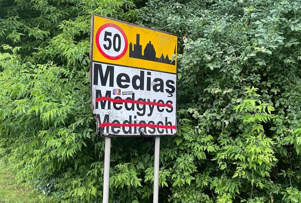placute vandalizate foto faceb udmr medias