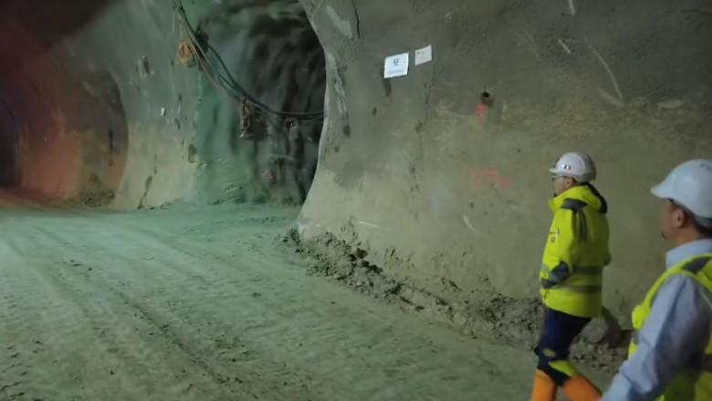 A Fost Forat Primul Kilometru De Tunel Din Autostrada Pitești-Sibiu. Imagini De Pe șantier - VIDEO