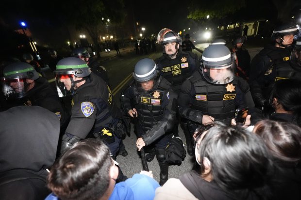 Peste 200 de arestări, după dispersarea protestatarilor propalestinieni din campusul Universității din California