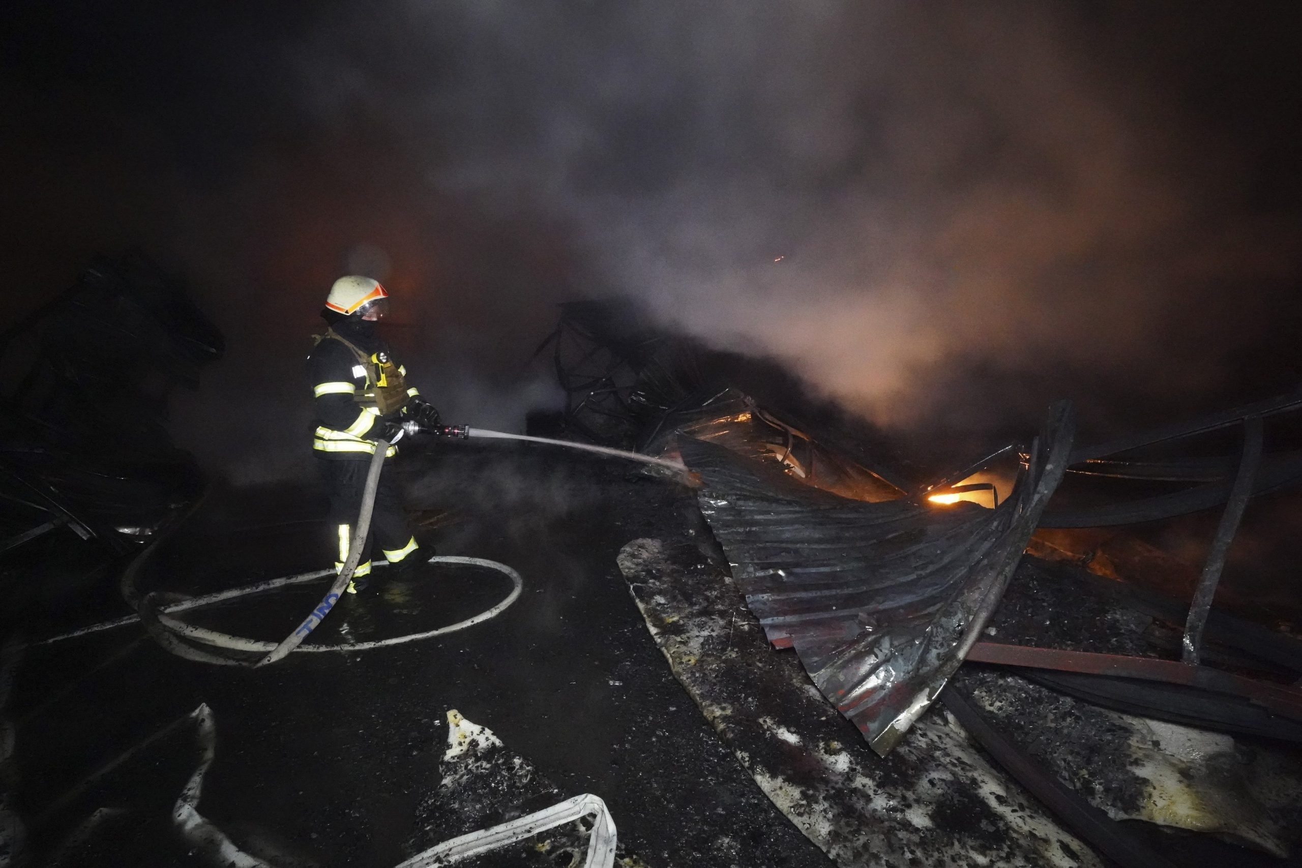 Conflict armat în Ucraina, ziua a 801-a | Atac cu rachete la Odesa și bombardamente în Harkov, persoanele decedate crescând. Conflict armat în Ucraina, ziua a 801-a | Atac cu rachete la Odesa și bombardamente în Harkov, persoanele decedate crescând.