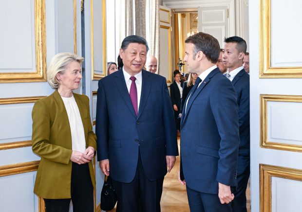 De ce a venit Xi Jinping pe Bătrânul continent? Răspunsul posibil oferit de un mare roman: „Creierul Europei e cel mai periculos dintre toate”