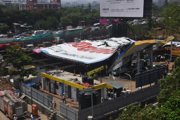 Cel puțin 14 morți și 75 de răniți în India, după ce un panou publicitar uriaș s-a prăbușit în timpul unei furtuni, la Mumbai