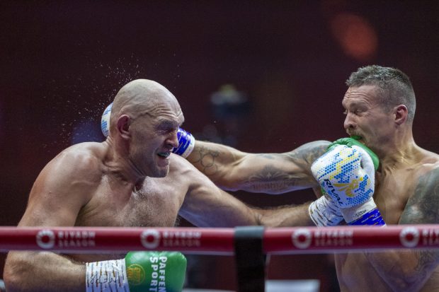 Oleksandr Usyk l-a învins pe Tyson Fury și a devenit campion incontestabil la categoria grea. Ce bursă a avut meciul secolului | VIDEO