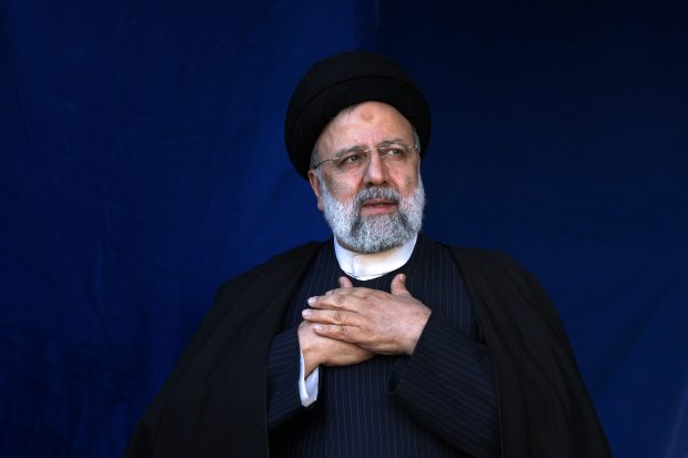 Președintele iranian Ebrahim Raisi, implicat într-un accident de elicopter. Locul prăbușirii a fost identificat. Operațiunea de salvare, greoaie din cauza vremii și a reliefului
