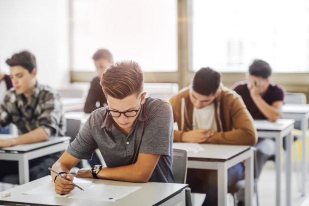 Programă Fizică Bac 2024 – Materia de studiu pentru Bacalaureat