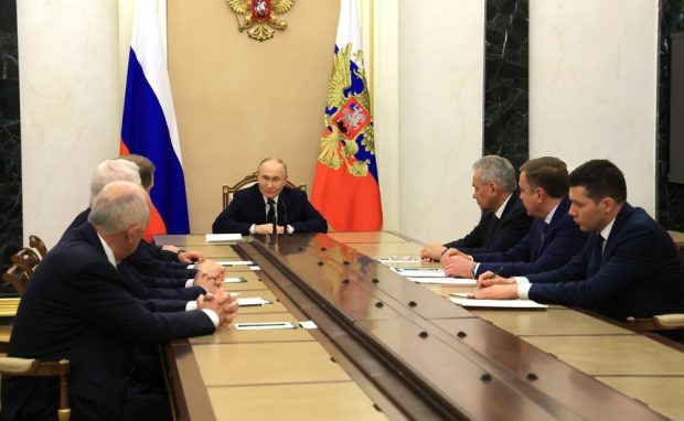 Vladimir Putin, după ședința cu șefii din sectorul militar rus: „Activitatea se desfăşoară conform planului”