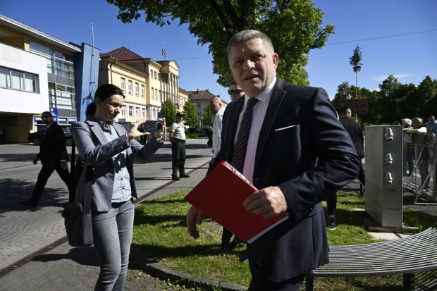 Jurnaliștii din Slovacia se tem că tentativa de asasinare a lui Robert Fico poate declanșa o represiune a presei din țară