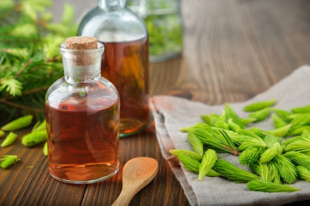 Cum faci sirop de muguri de brad acasă