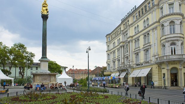 O adolescentă de 14 ani care plănuia un atac terorist la Graz, arestată. Asupra ei au fost găsite o secure, un cuțit și materiale de propagandă