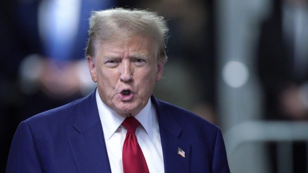 Donald Trump promite cea mai mare deportare de migranţi din istorie, dacă se va întoarce la Casa Albă: „Nu avem de ales”