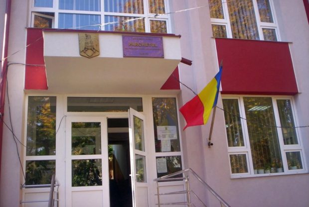 Incendiu la Parchetul Vaslui. O angajată este suspectată că a dat foc unor acte și a încercat să se sinucidă