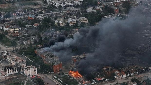 Rușii au mai șters de pe fața pământului un oraș ucrainean, pe care-l bombardează de 12 zile. Imagini ca după apocalipsă în Vovceansk | VIDEO